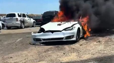 Tesla Model S požar autootpad