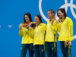 Kaylee McKeown (AUS), Chelsea Hodges (AUS), Emma McKeon (AUS) and Cate Campbell (AUS)