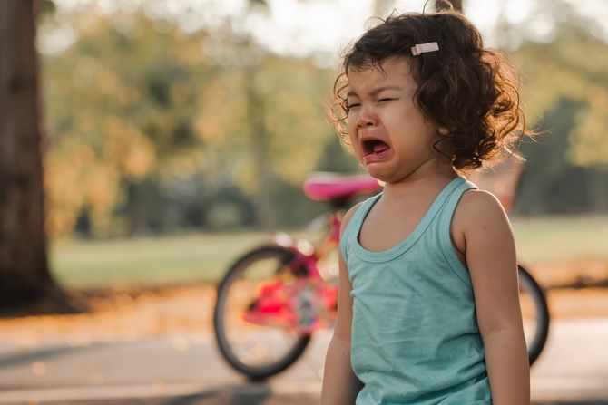 dete, devojčica, plače, razmažena, razmaženo dete dete, devojčica, plače, razmažena, razmaženo dete