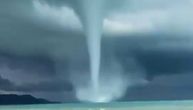 Morska pijavica na crnogorskoj obali Jadrana: Vodeni tornado zapretio ovom gradu