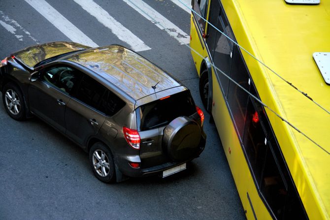 Autobus auto kola sudar saobraćajna nesreća