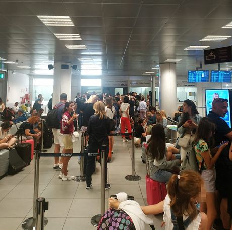 Rim, naši turisti zaglavljeni na aerodromu