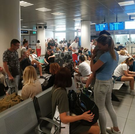 Rim, naši turisti zaglavljeni na aerodromu