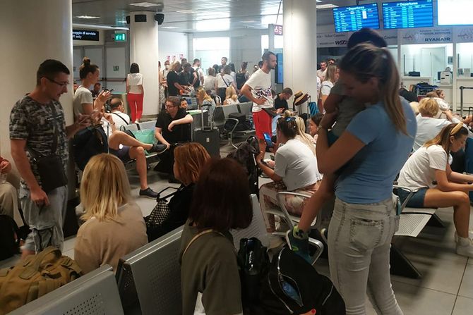 Rim, naši turisti zaglavljeni na aerodromu