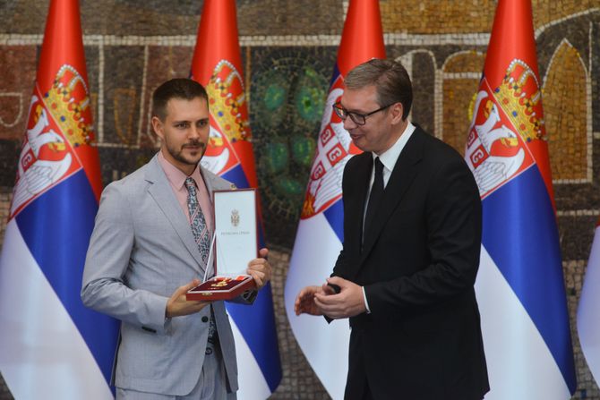 Miloš Biković, Aleksandar Vučić