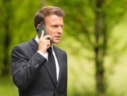 Emanuel Makron, telefon, razgovor