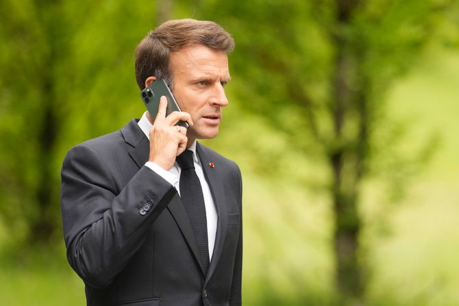 Emanuel Makron, telefon, razgovor Emanuel Makron, telefon, razgovor