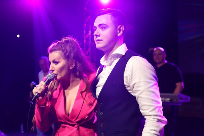 Zvezde Granda u Tešnju Zvezde Granda u Tešnju