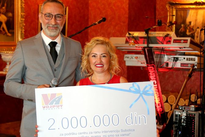 Jelena Kovacevic-UNICEF i Goran Jankovic-direktor kompanije Vojput (1) Jelena Kovacevic-UNICEF i Goran Jankovic-direktor kompanije Vojput (1)