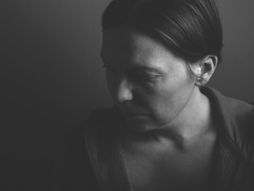 Tužna žena, suze, silovanje