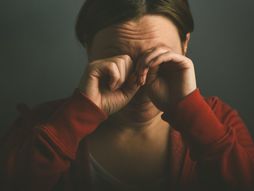 Tužna žena, suze, silovanje