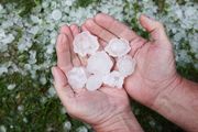 Jako nevreme pogodilo Hrvatsku: Trampolinu vetar odneo kao da je pero, grad sve potukao
