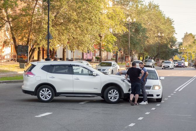 udes saobraćajna nezgoda, nesreća, svađa vozača rasprava