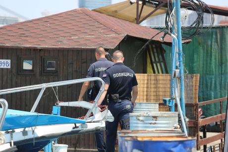 Splav marina Stenka, pronađen leš telo uviđaj policija