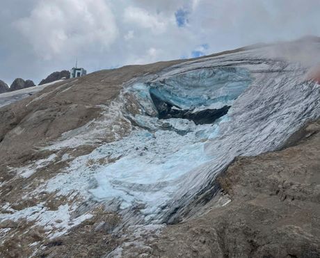 italija gle;er poginuo alpinista Italy Glacier Hikers Killed