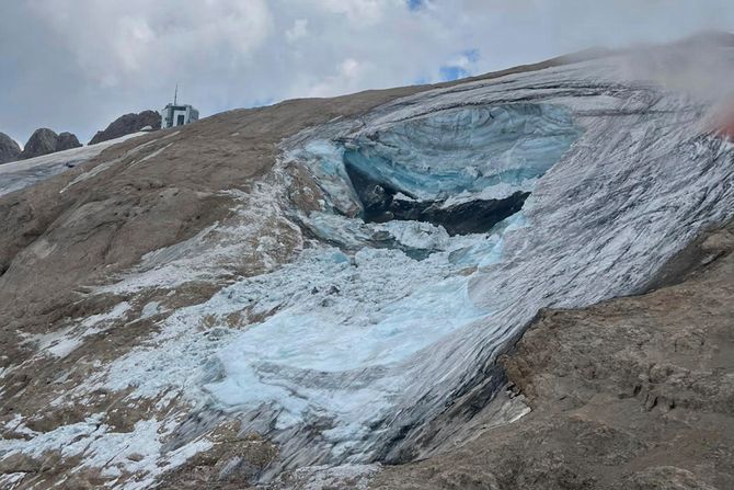 In Italia un ghiacciaio cade su un alpinista: muoiono 11 persone