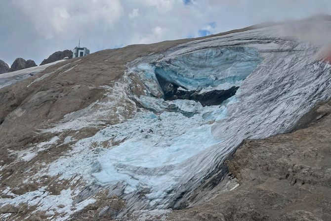 italija gle;er poginuo alpinista Italy Glacier Hikers Killed