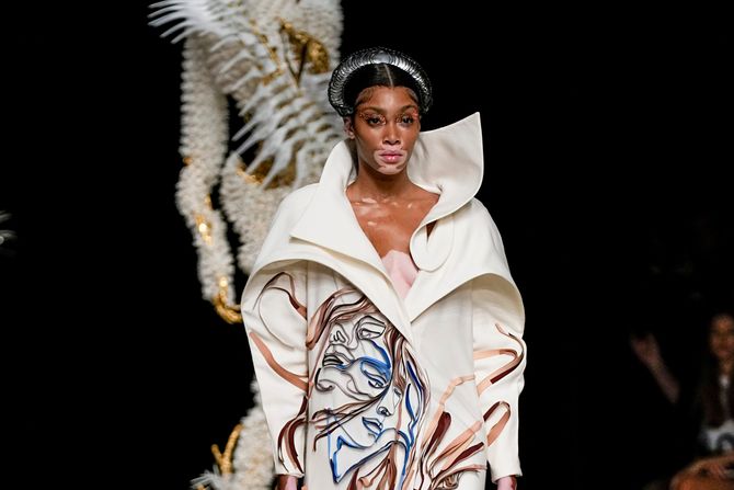 Paris Fashion HC FW 22/23 Iris van Herpen Paris Fashion HC FW 22/23 Iris van Herpen