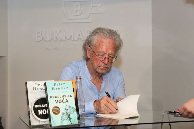 Nobelovac Peter Handke sa čitaocima u knjižari Delfi SKC