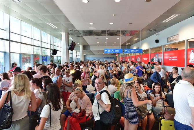 Apokaliptične scene sa aerodroma širom Evrope: Beskrajni redovi, ako i sletite, neće biti vašeg prtljaga