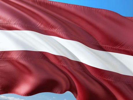 Letonija zastava