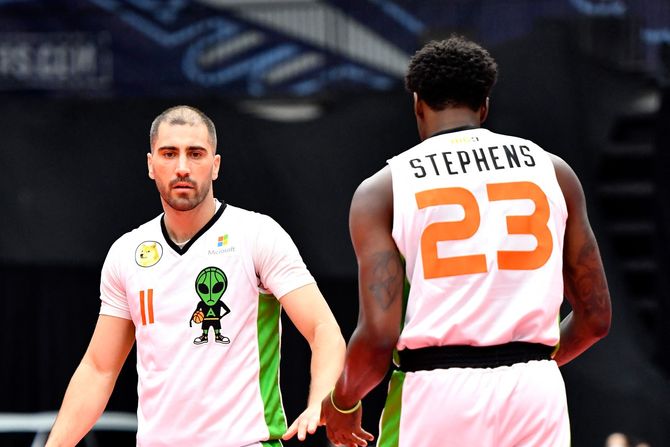 Dušan Bulut, Dešon Stifens Dušan Bulut, Dešon Stifens