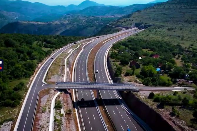 Deonica auto-puta od Smokovca do Mataševa iz vazduha, auto-put Crna Gora