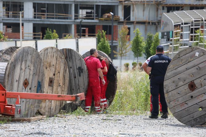 Galerija leš telo policija uviđaj