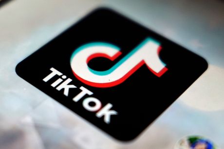 Tik Tok, logo, Social Media LGBTQ