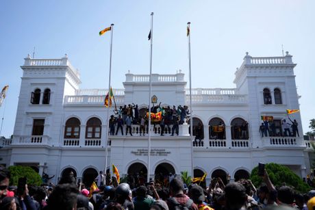 Šri Lanka, premijer upad kabinet, vanredno stanje, protesti