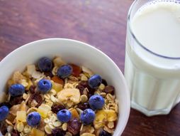 musli, borovnice, dorucak, mleko