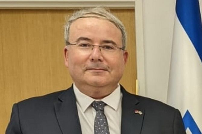 Aleksandar Nikolić, konzulć Aleksandar Nikolić, konzulć