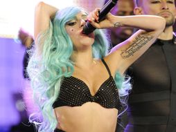 Lejdi Gaga 2011 pazuh