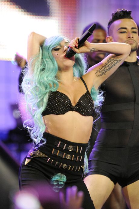 Lejdi Gaga 2011 pazuh