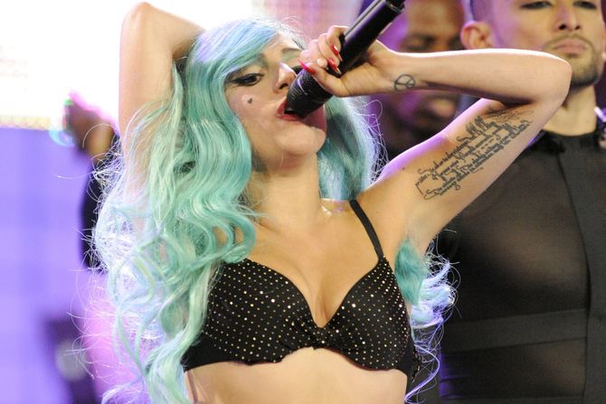 Lejdi Gaga 2011 pazuh Lejdi Gaga 2011 pazuh