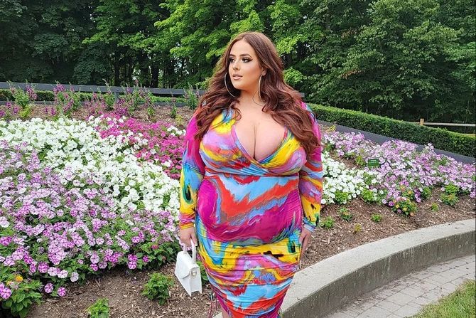 Olivia plus sajz influenserka Olivia plus sajz influenserka