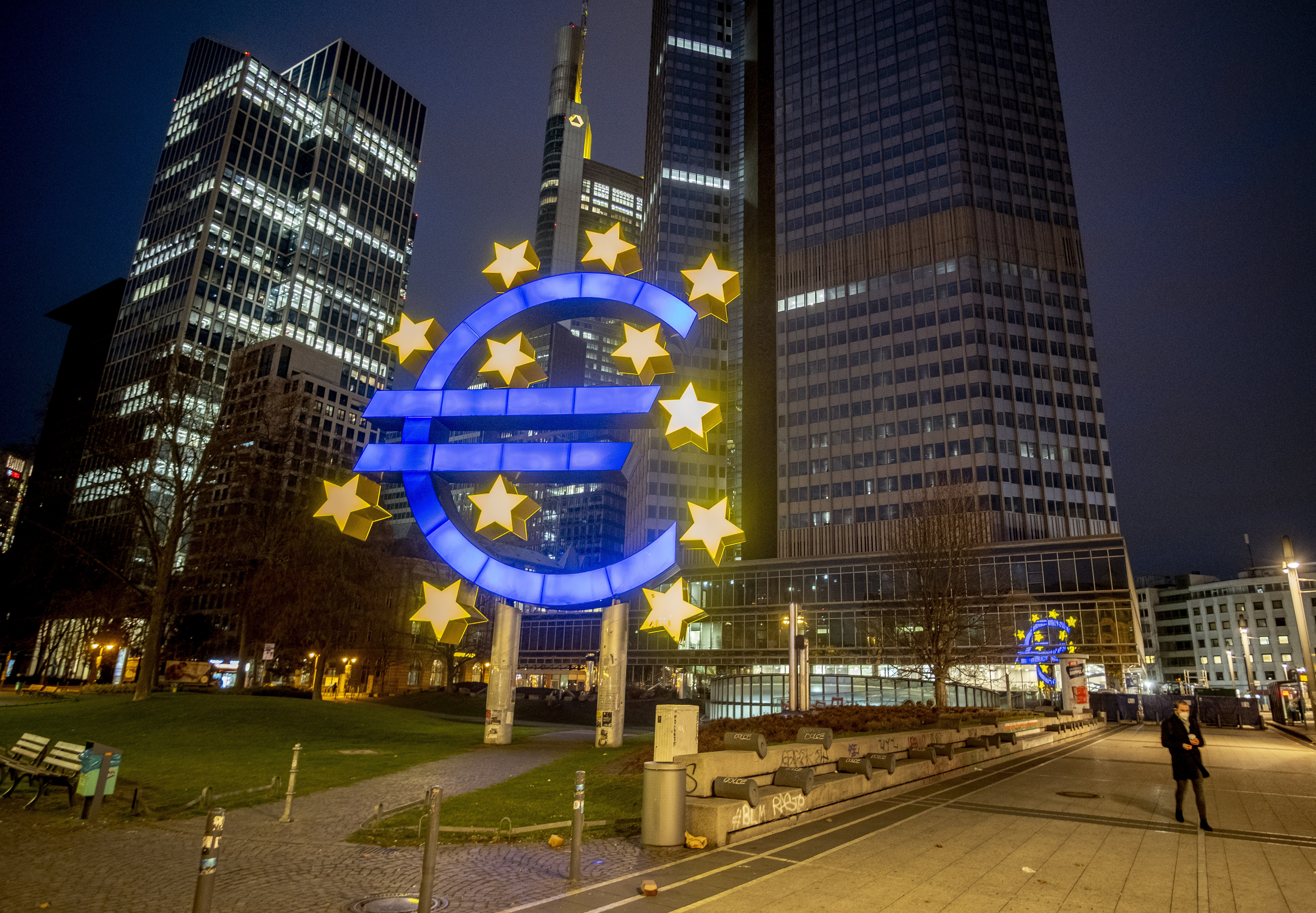 ŠOK ZA GRAĐANE EVROZONE: ECB podigla kamate zbog rata na Bliskom istoku, nafta skočila 20 dolara!