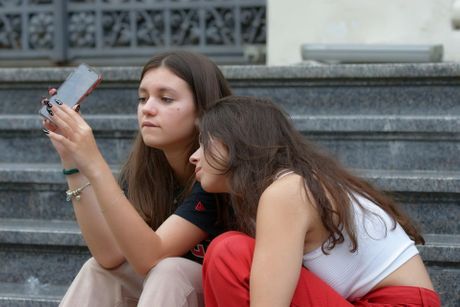 devojcice, tinejdžeri, telefon, mobilni devojcice, tinejdžeri, telefon, mobilni