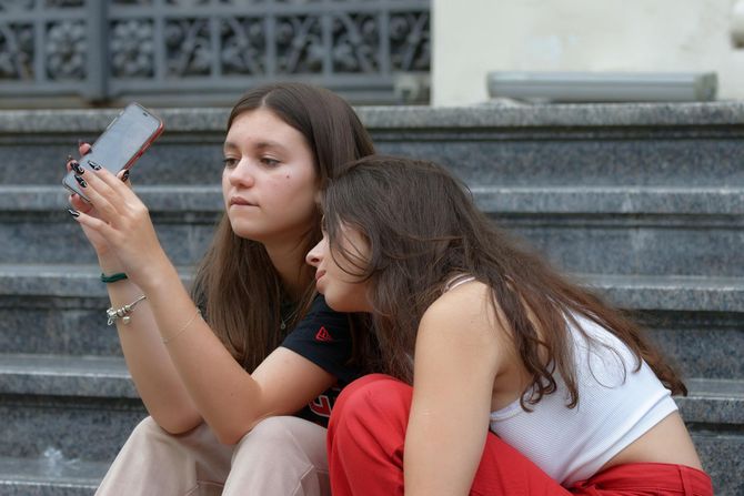 devojcice, tinejdžeri, telefon, mobilni devojcice, tinejdžeri, telefon, mobilni