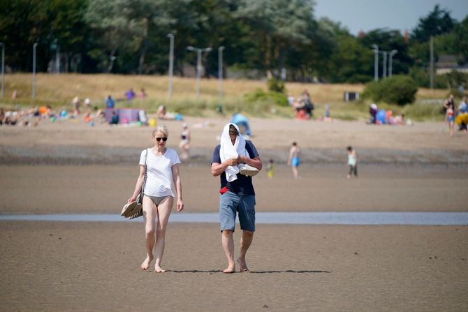 Velika Britanija, Vrućina plaža leto kupanje