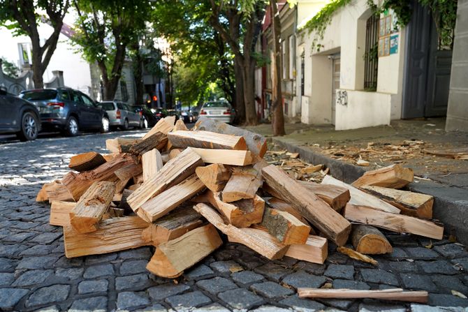 BEOGRAD CEPANA DRVA OGREV, GREJANJE, grejna zimska sezona