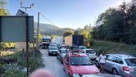 Ako ste krenuli za Crnu Goru, spremite se za gužve: Kilometarske kolone ka Baru, u tunelu Sozina kolaps
