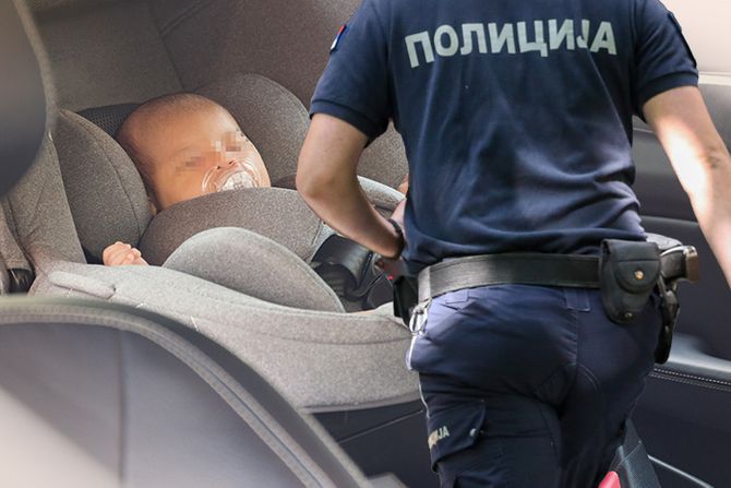 Beba u autu vrućina, policija