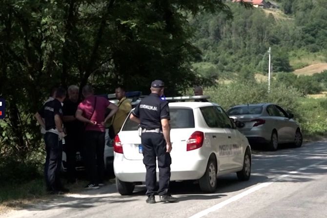 Pronađeno beživotno telo devojke pored puta kod Lučana Pronađeno beživotno telo devojke pored puta kod Lučana