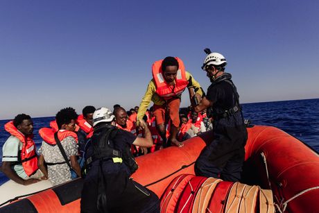 Brod izbeglice