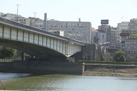 Pokusaj samoubistva, Brankov most