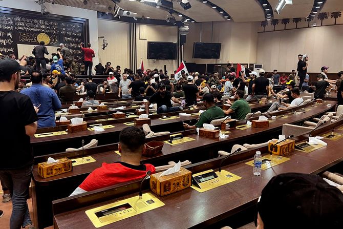 Irak, Bagdan parlament protest