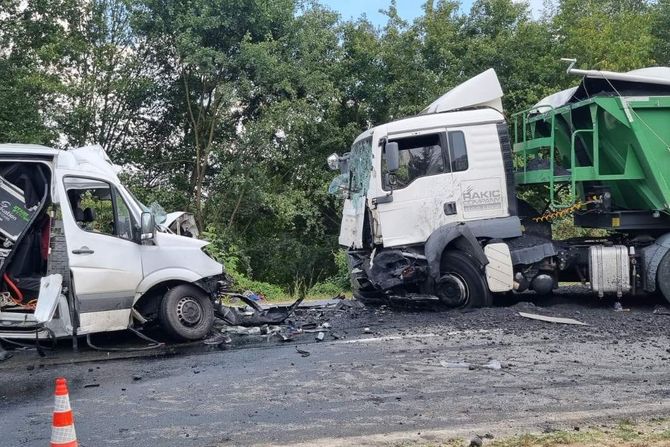 Požega saobraćajna nesreća sudar kamion, kombi