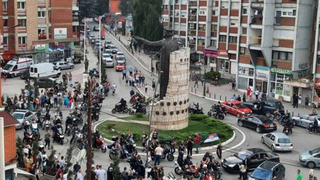 Okupljanje građana Kosovska Mitrovica sirene