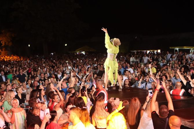 Lepa Brena koncert